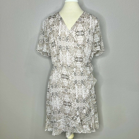 All in Favor ISABELLA Neutral Beige Snakeskin Short Sleeve Wrap Dress XL NWT - Picture 3 of 14